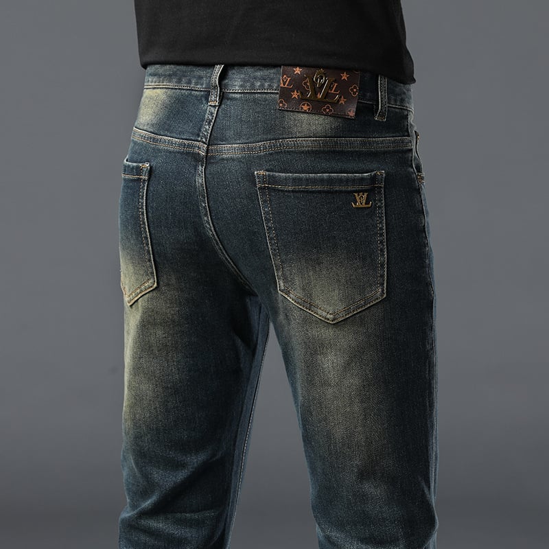 Férfi denimnadrágok, slim-taperes szabásvonal, középmagas derék, gombos záródás, pamut denim, velúr bélés, 2025 téli szezon