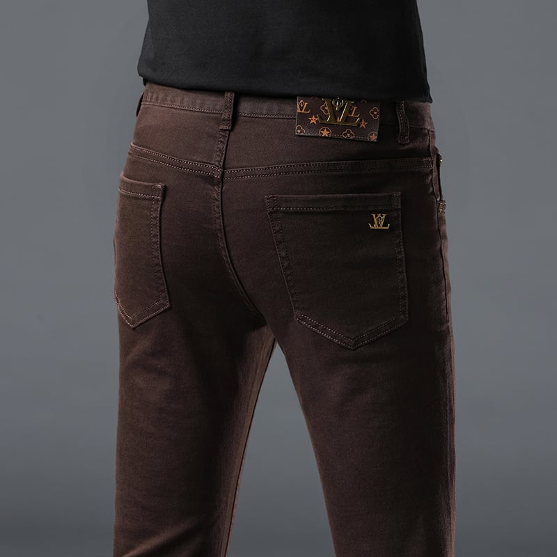 Férfi denimnadrágok, slim-taperes szabásvonal, középmagas derék, gombos záródás, pamut denim, velúr bélés, 2025 téli szezon