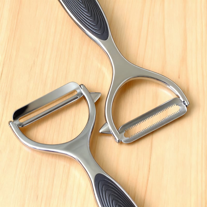 Cinkötvözetes hámozó sík eszköz logóval; anyagok: cinkötvözet, PP, rozsdamentes acél; funkció: Egyéb