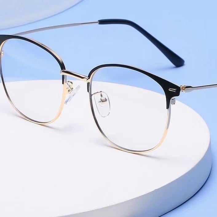 Olvasó szemüveg multifokális lencsékkel, távolra és közelre használható, kékfény elleni védelem, UV védelem, fél-titán keret