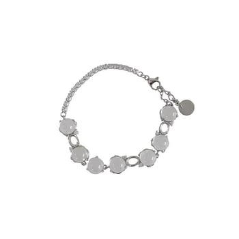 Kézre szánt ékszerek — réz, elektroplátolt felület, női INS stílus, geometriai forma, 2025 őszén megjelenés.