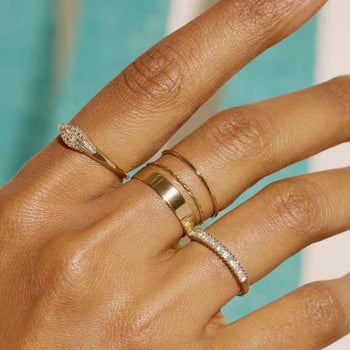 Női 18K aranyozott titánacél gyűrű – geometrikus csavart forma, gyémánt polírozás, Vitafend