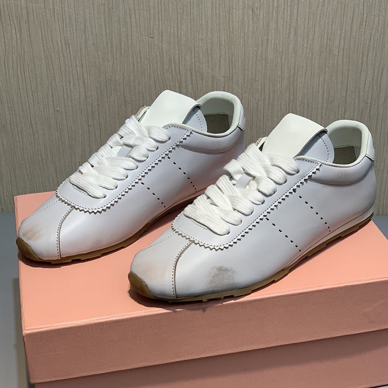 Női velúr sportcipő, kerek orr, alacsony boka, platformos talp, gumírozott talp