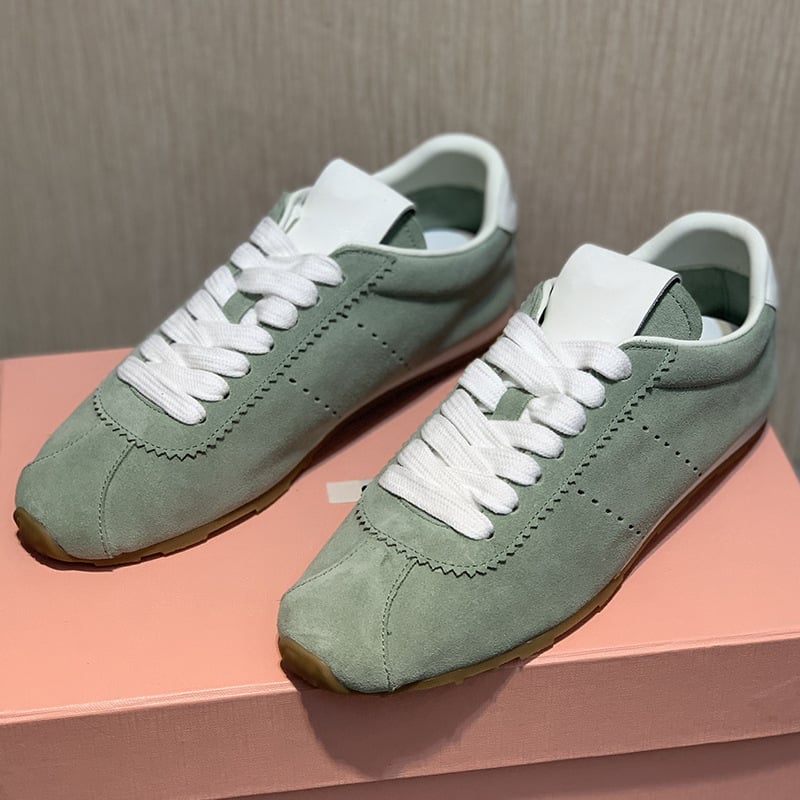 Női velúr sportcipő, kerek orr, alacsony boka, platformos talp, gumírozott talp