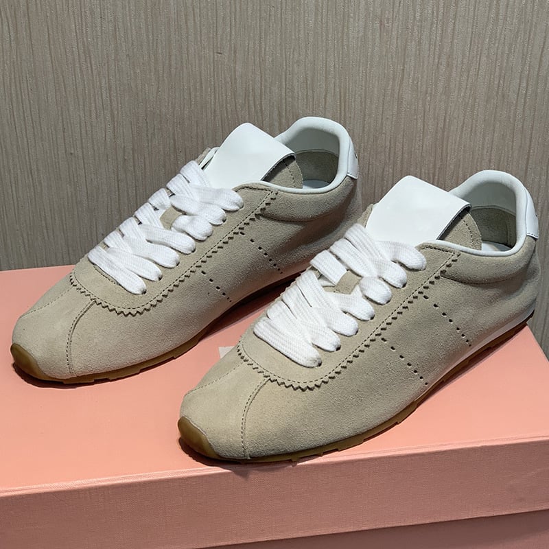 Női velúr sportcipő, kerek orr, alacsony boka, platformos talp, gumírozott talp