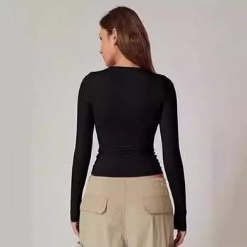 Tej-selyem anyagból készült ing (polyester/spandex >95%), egyszínű mintázat, négyszögletes gallér, hosszú ujjak, karcsú szabás