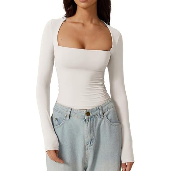 Tej-selyem anyagból készült ing (polyester/spandex >95%), egyszínű mintázat, négyszögletes gallér, hosszú ujjak, karcsú szabás