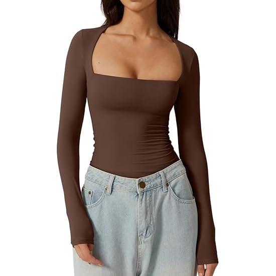 Tej-selyem anyagból készült ing (polyester/spandex >95%), egyszínű mintázat, négyszögletes gallér, hosszú ujjak, karcsú szabás