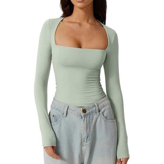 Tej-selyem anyagból készült ing (polyester/spandex >95%), egyszínű mintázat, négyszögletes gallér, hosszú ujjak, karcsú szabás