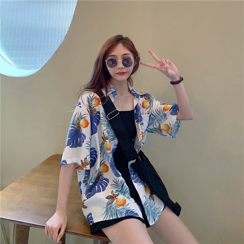 Poliészterből készült ing geometriai mintával, rövid ujjú, négyzetes gallér, lazán szabott, hossz 50–65 cm