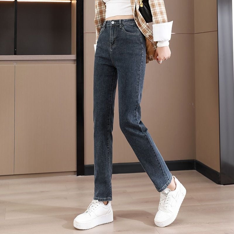 Női farmernadrág, egyenes szabás, magas derekú, 9/10 hossz, mikroelasztikus, denim 30–50% poliészterrel és 30–50% organikus pamuttal