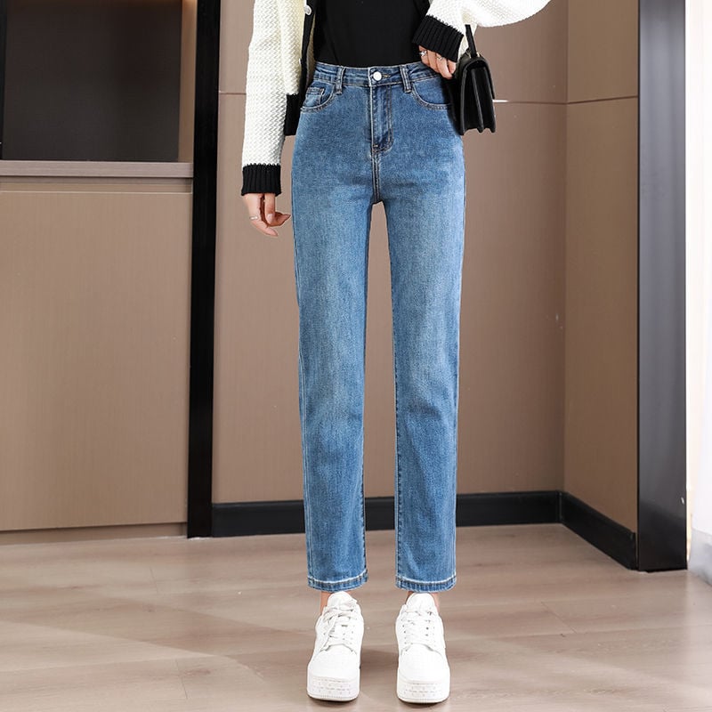 Női farmernadrág, egyenes szabás, magas derekú, 9/10 hossz, mikroelasztikus, denim 30–50% poliészterrel és 30–50% organikus pamuttal