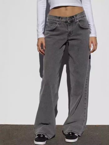 Farmernadrág egyenes szabású, magas derék, széles láb, vintázs mosott denim, pamutból (80–90% pamut)