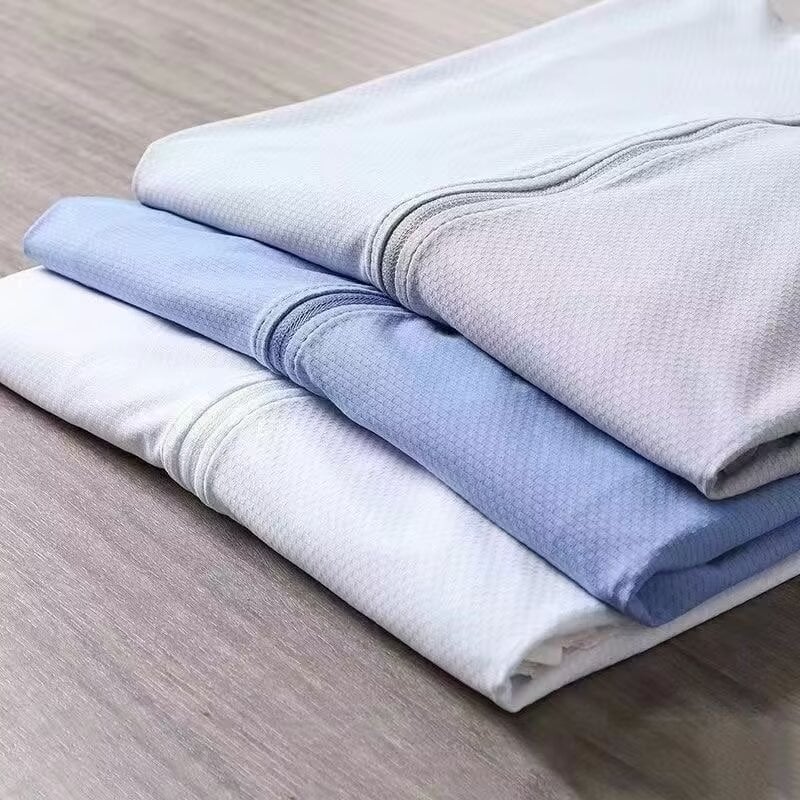 Kapucnis nyári napvédő hálós külső felső, 90% poliészter, cipzár, oldalsó zsebek