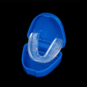 Átlátszó fogvédő edzéshez a futballhoz és a kosárlabdához – Anyag: Gumi; Védett részek: Fogak; Alkalmas: Univerzális; Sportok: Labdarúgás, Kosárlabda, Boksz