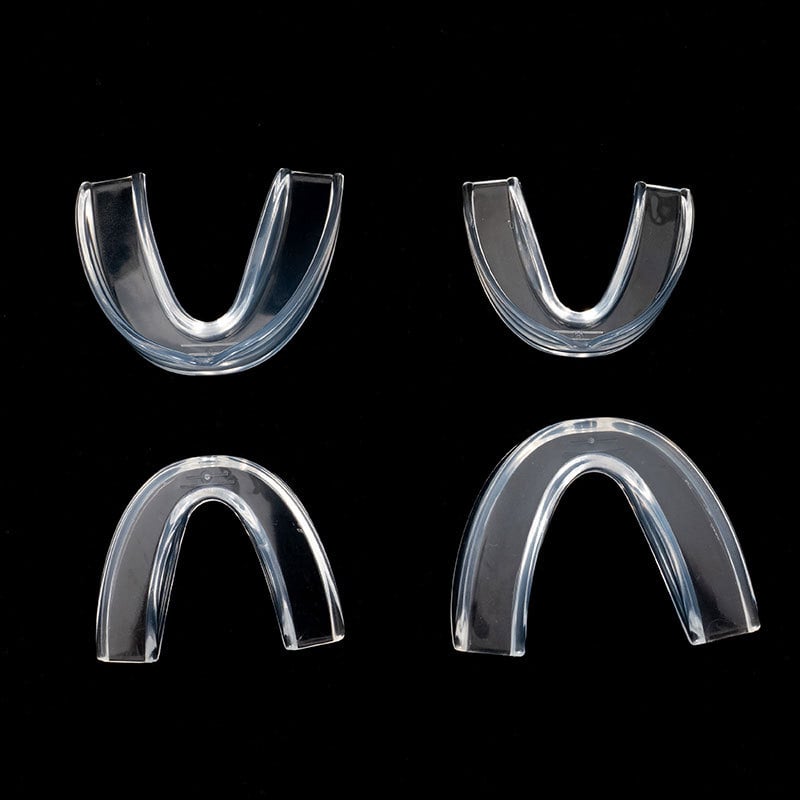 Átlátszó fogvédő edzéshez a futballhoz és a kosárlabdához – Anyag: Gumi; Védett részek: Fogak; Alkalmas: Univerzális; Sportok: Labdarúgás, Kosárlabda, Boksz