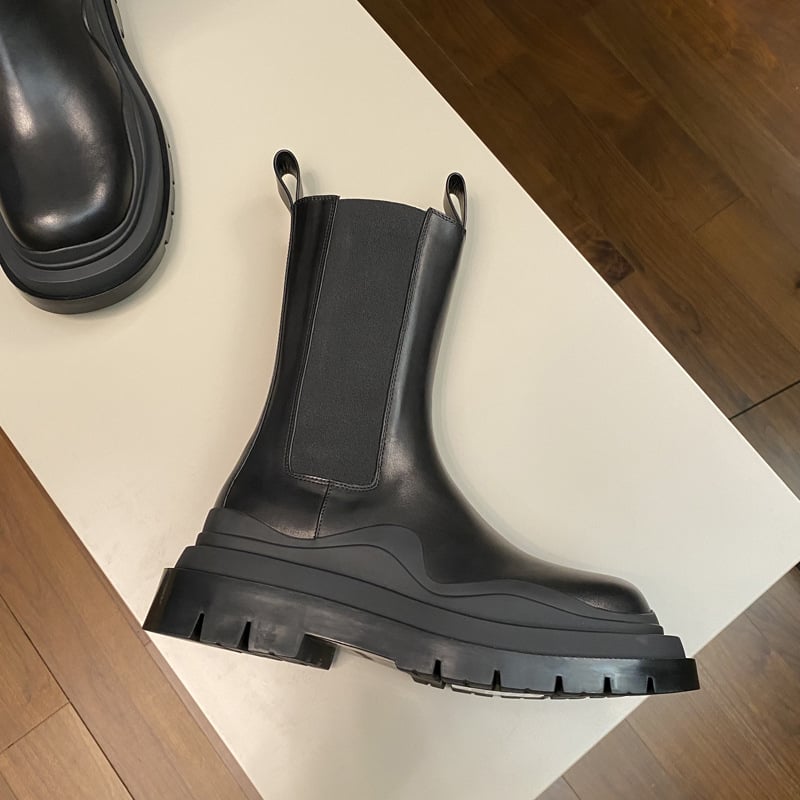 Nb&Bv csizma: valódi bőr felsőrész, kerek orr, 8 cm feletti sarok, magas szár, vastag talp