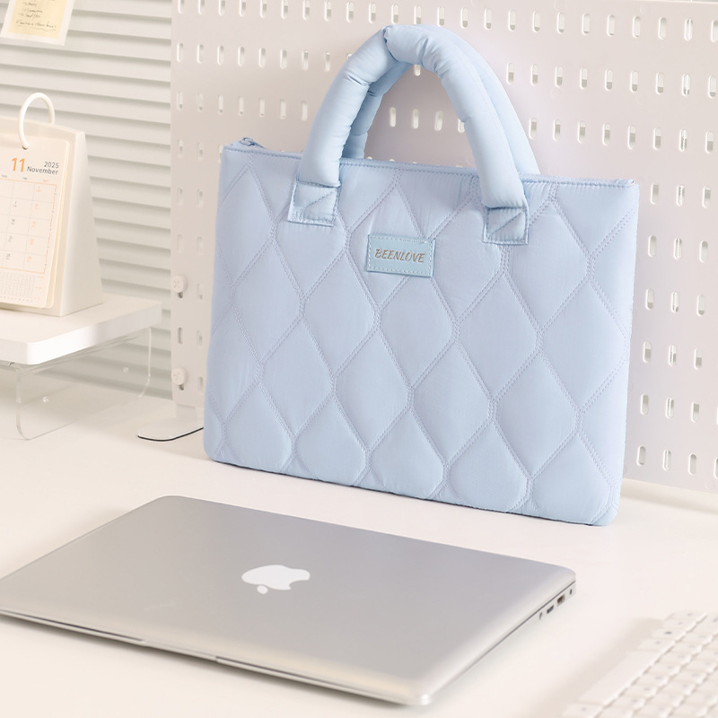 Laptop torbica — izuzetno lagana, otporna na udarce, kompaktna za pohranu; vanjski najlon, unutarnja podstava od poliestera; gradski minimalistički stil.