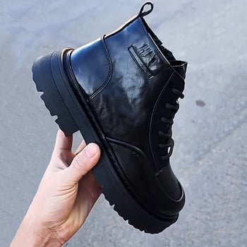 Férfi Martin bakancsok, Split bőr, középmagas szár, csat-zárás, belső magasság-növelő, gumírozott talp