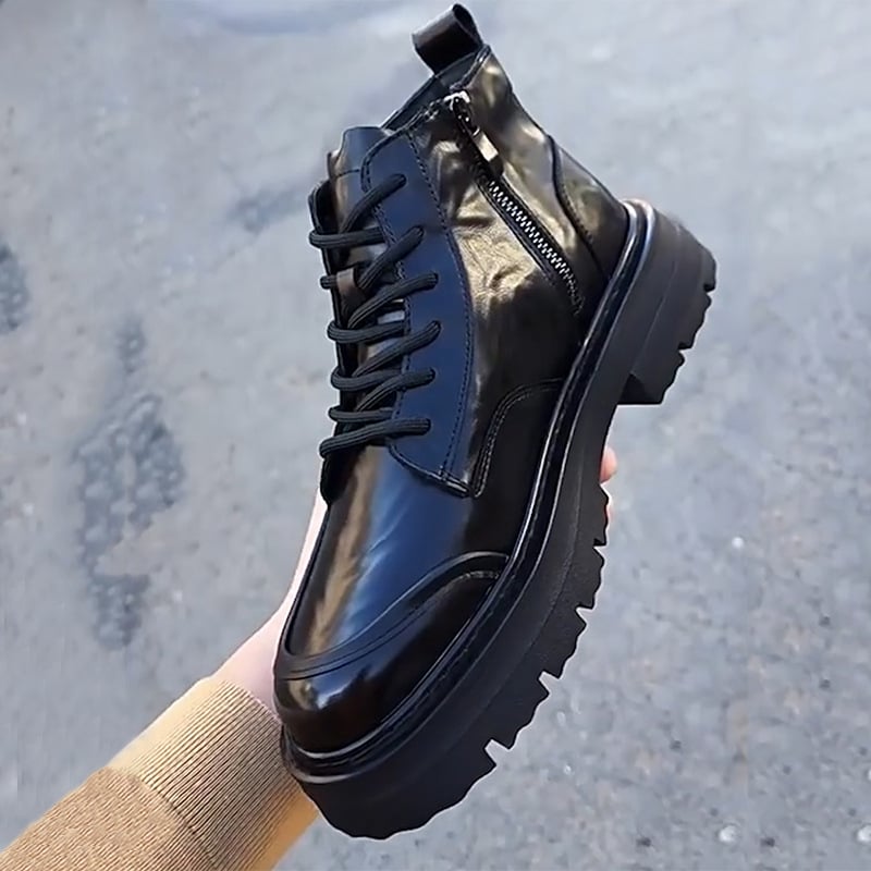 Férfi Martin bakancsok, Split bőr, középmagas szár, csat-zárás, belső magasság-növelő, gumírozott talp