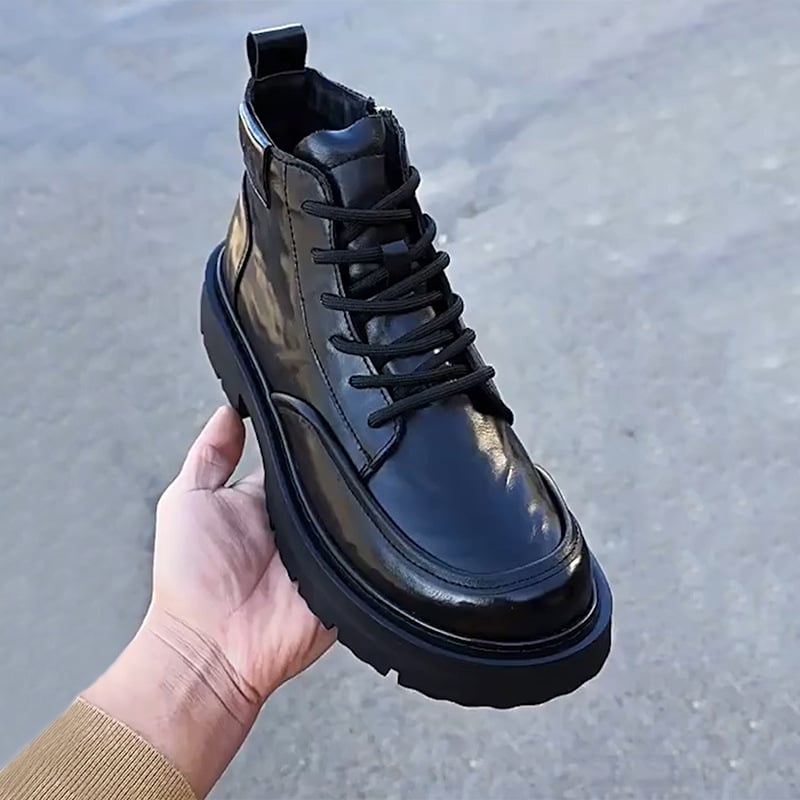 Férfi Martin bakancsok, Split bőr, középmagas szár, csat-zárás, belső magasság-növelő, gumírozott talp