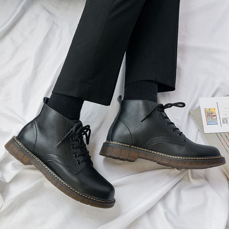 Férfi Martin csizmák, magasított, brit stílus, magasságnövelő, felső rész split bőrből, gumírozott talp