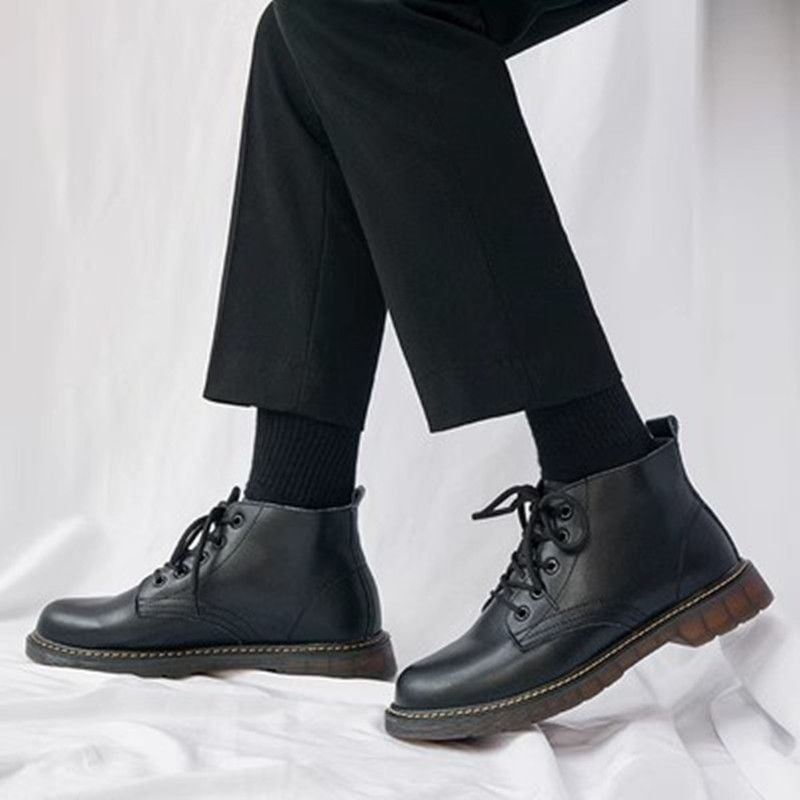 Férfi Martin csizmák, magasított, brit stílus, magasságnövelő, felső rész split bőrből, gumírozott talp