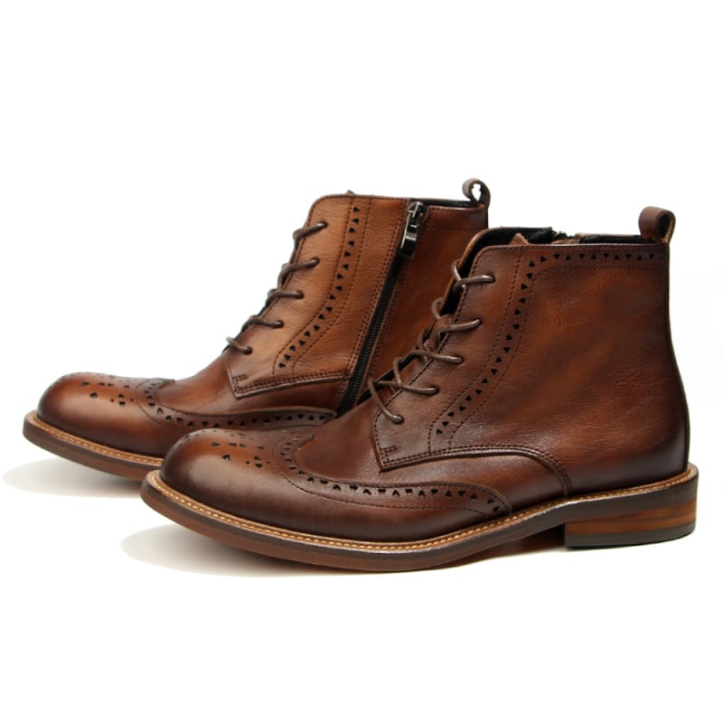 Férfi bőr csizmák – retró stílus, felső rész: elsőrétegű marhabőrből, belső: disznóbőr, talp: összetett konstrukció