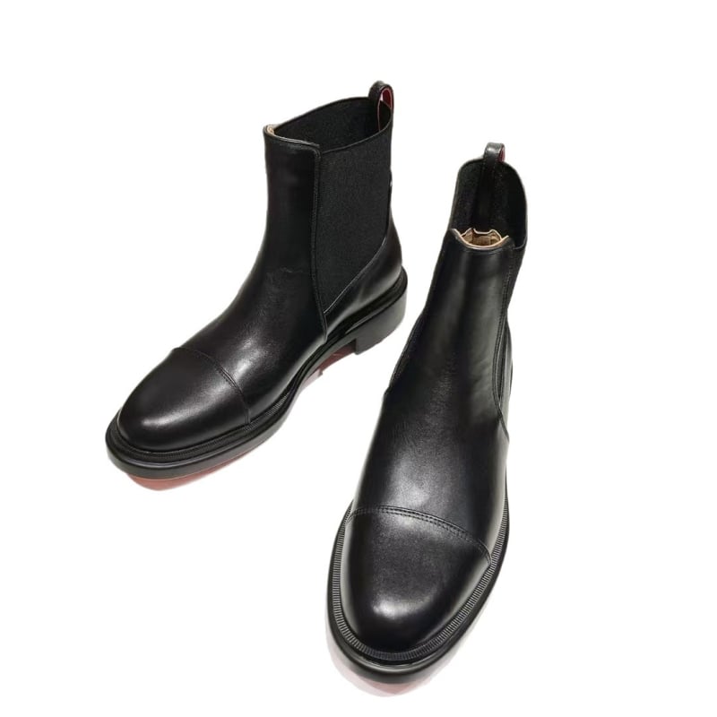 Férfi slip-on Chelsea csizma, középső szárú, kerek orral, felsőrész disznó bőr, bélés disznó bőr, gumitalp, domborított felület, alacsony sarok