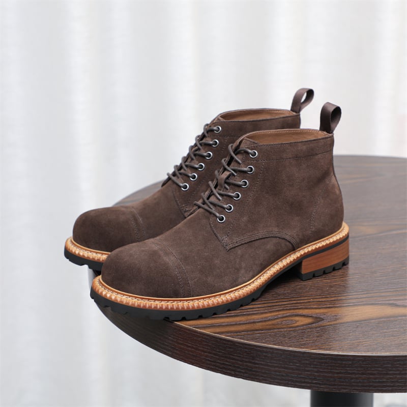 Férfi Retro Martin csizmák, felső nubuk velúr, gumi talp, belső bélés valódi bőr, talpbetét tehénbőrből, kerek orr, téli használatra