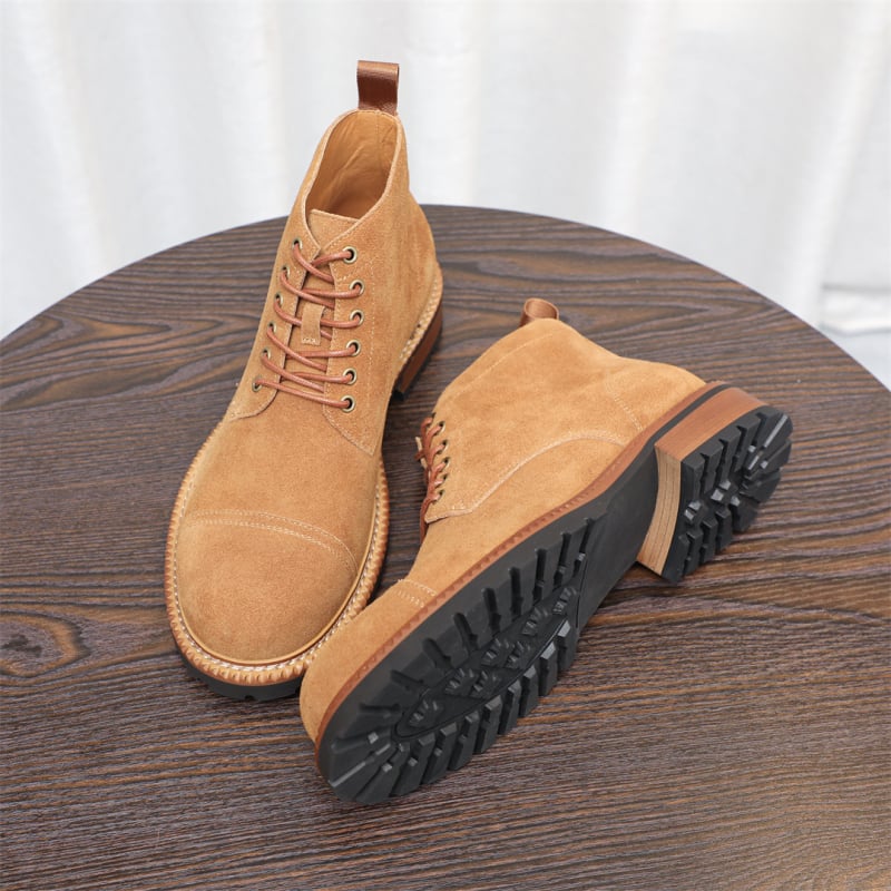 Férfi Retro Martin csizmák, felső nubuk velúr, gumi talp, belső bélés valódi bőr, talpbetét tehénbőrből, kerek orr, téli használatra