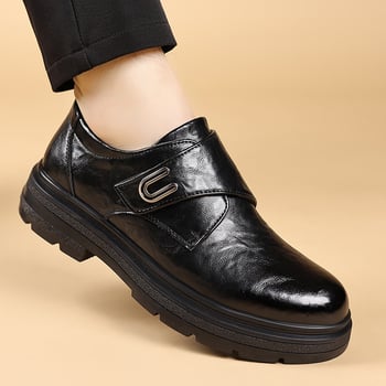 Martens munkacipő: felsőrész szarvasbőr és marhabőr, gumitalp, kerek orr, Velcro-zárás