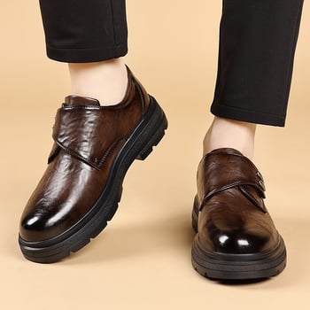 Martens munkacipő: felsőrész szarvasbőr és marhabőr, gumitalp, kerek orr, Velcro-zárás