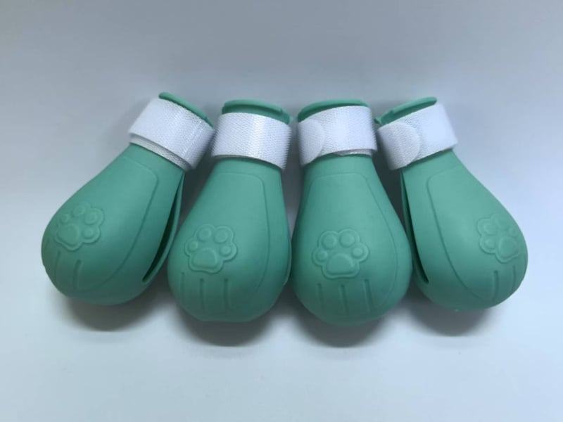 Macska csúszásmentes cipő – általános használatra, műanyag anyag, márka Favorite four, stílus Hip Hop