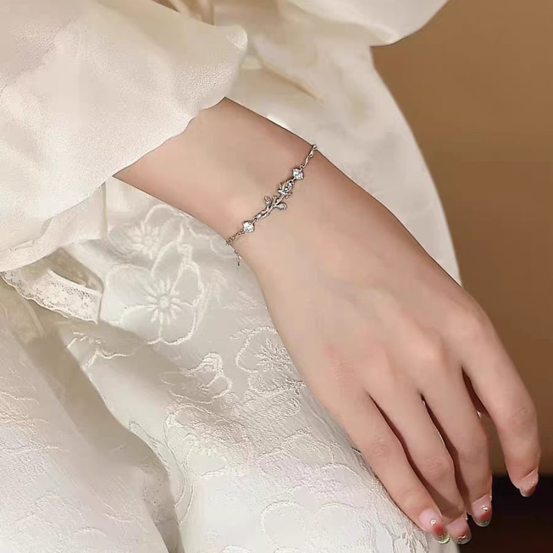 Női karkötő Little Prince és rózsa motívummal – pároknak illeszkedő, könnyű luxus stílus, 3 g, ajándék évfordulóra vagy Valentin-napra