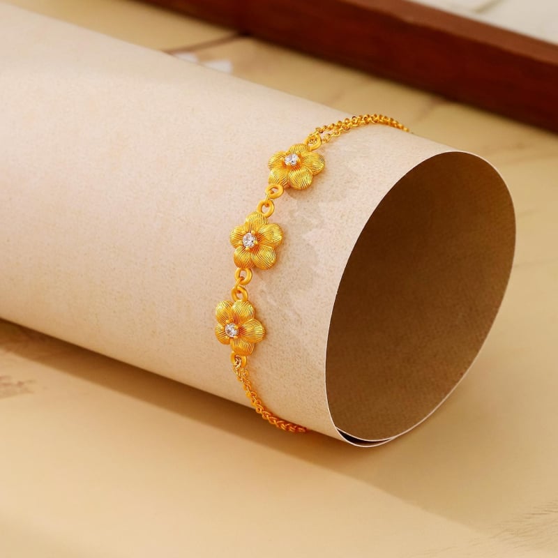Nőknek szóló három barackvirágos karkötő — új kínai stílus, virágmotívum, kefés felület, kristályos díszítés