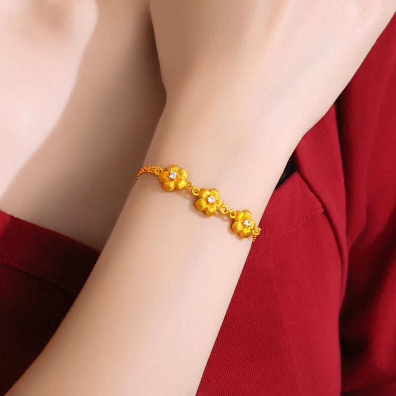 Nőknek szóló három barackvirágos karkötő — új kínai stílus, virágmotívum, kefés felület, kristályos díszítés