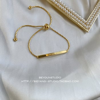 Női titánacél karkötő színtartó felülettel, retro minimalista görbült dizájn angol betűkkel, állítható