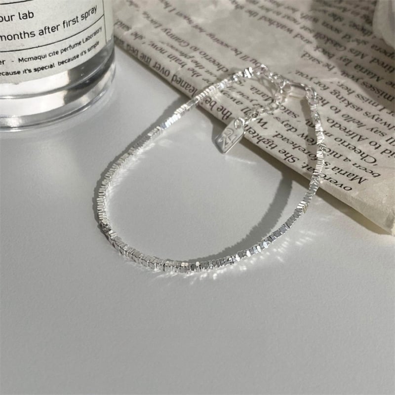 Női karkötő, réz alapanyagú, elektropácolt felület, stílus magas színvonalú, forma: más, nyár 2025