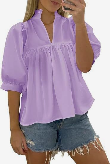 V-nyakú ing, egyszínű, pliszírozott, laza szabású rövid ujjú, poliészter-elasztán keverék