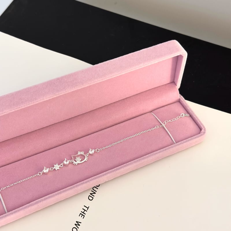 Koreai stílusú zirkónium macskamotívumos karkötő, réz alapú, elektropácolás felülettel, női kézhez illő ékszer, 2025 téli kollekció