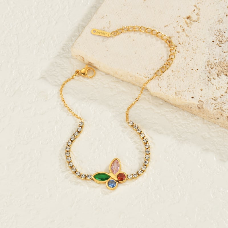 Női rozsdamentes acél karkötő pillangó medállal, INS stílus, többszínű cirkóniákkal, elektroplakált felülettel