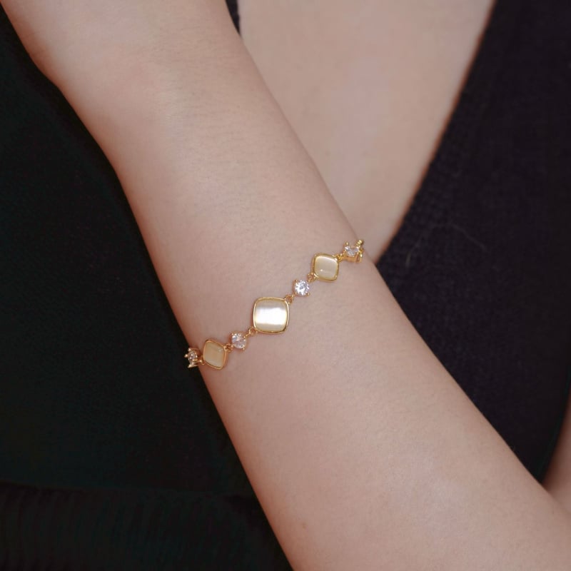 Női karkötő geometríkus rombusz formájú macskaszem kővel, réz alapanyag, elektroplatírozás, kiváló dizájn