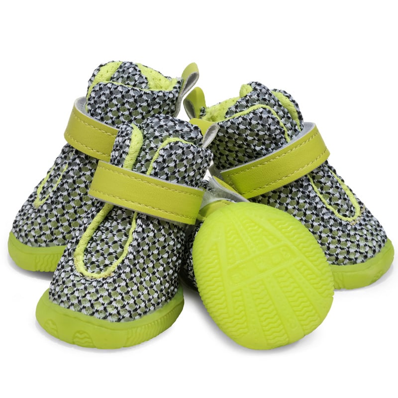 Gumiból készült kutyacipő, lélegző hálós felső, csúszásmentes talp, kopásálló