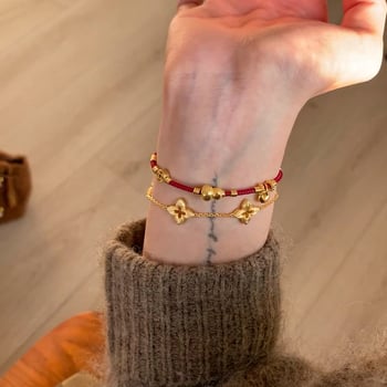 Női vintage karkötő csillag és négylevelű lóhere motívumokkal, aranyozott kivitel, Seiko technika, kézre való kiegészítő