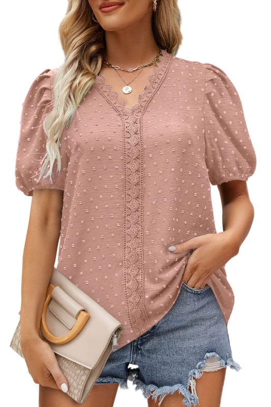 Női rövid ujjú ing pöttyös mintával, V-nyakkal, poliészter-elasztán anyag, lazán szabott