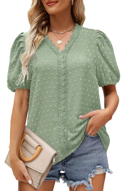 Női rövid ujjú ing pöttyös mintával, V-nyakkal, poliészter-elasztán anyag, lazán szabott