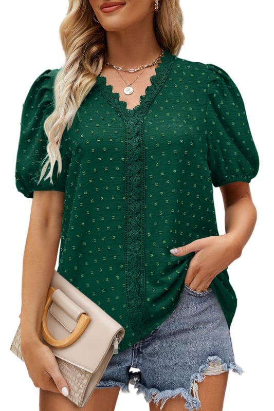 Női rövid ujjú ing pöttyös mintával, V-nyakkal, poliészter-elasztán anyag, lazán szabott