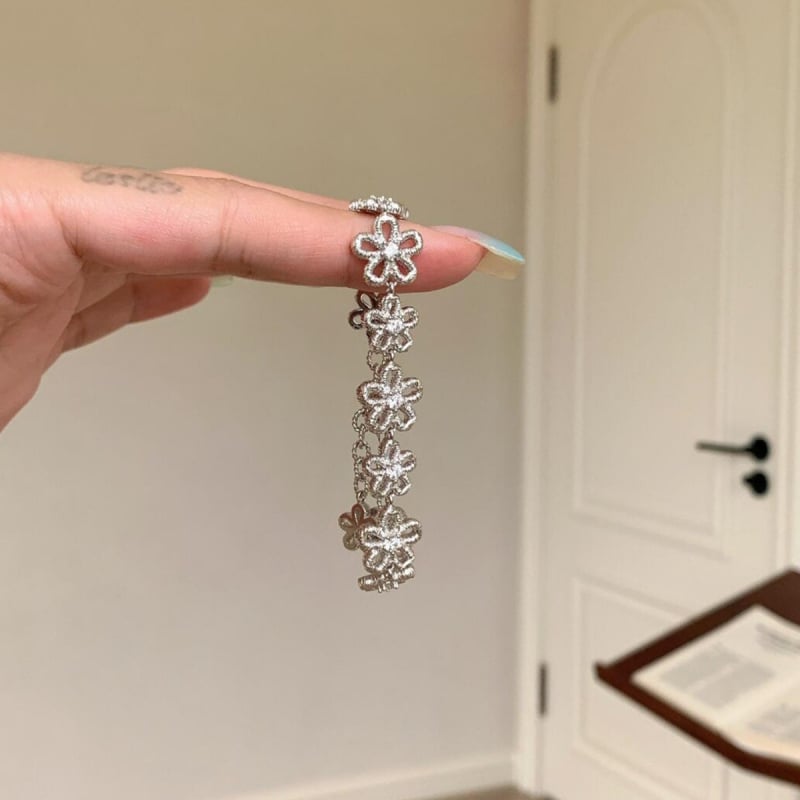 Műgyöngyös karkötő, geometriás dizájn, elektroplattázás, uniszex, könnyed luxus stílus, kézre szánt kiegészítő