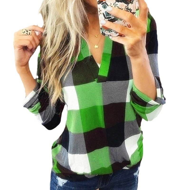 V-nyakú felső, hosszú ujjú, szöveges nyomtatás, poliészter-elasztán keverék, normál hosszúság